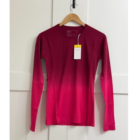Figs Salta Seamless Longsleeve Underscrub in Ombre Deep Cranberry, Size Small - Picture 1 of 4